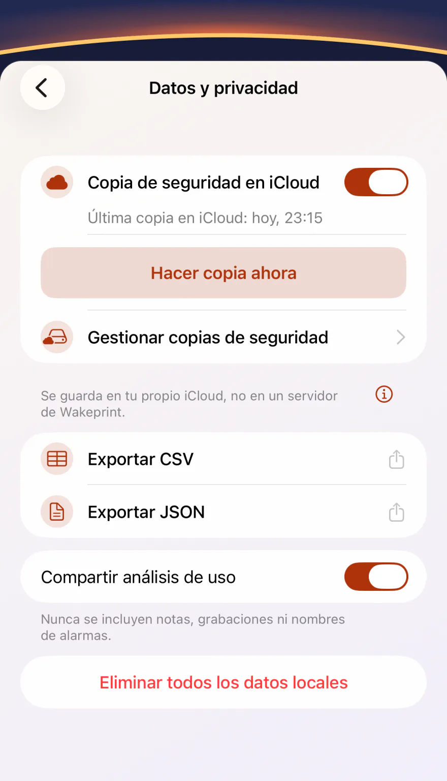 Los ajustes Datos y privacidad de Wakeprint: «Copia de seguridad en iCloud» activada, «Se guarda en tu propio iCloud, no en un servidor de Wakeprint.», «Exportar CSV», «Exportar JSON», «Compartir análisis de uso» activado y «Eliminar todos los datos locales».
