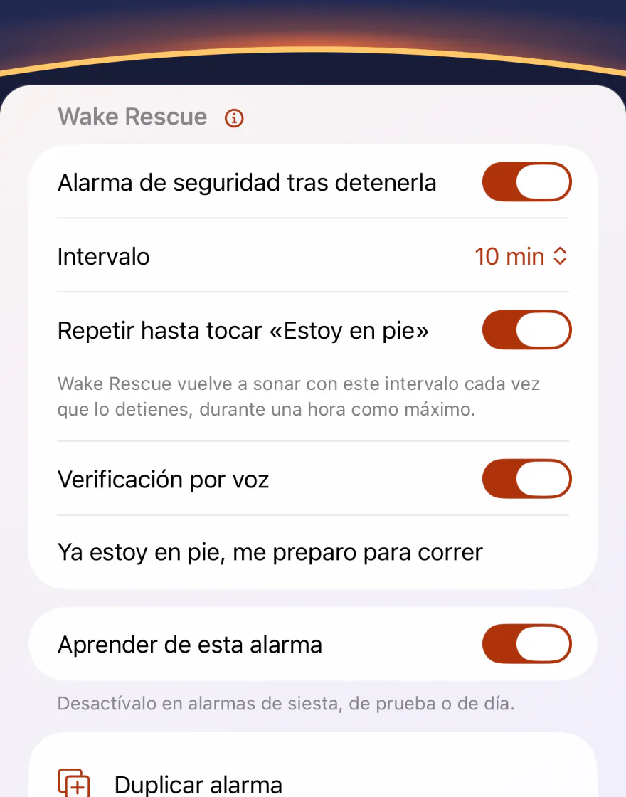 Wake Rescue en los ajustes de alarma de Wakeprint: «Alarma de seguridad tras detenerla» activada, «Intervalo» 10 min, la opción Repetir hasta tocar «Estoy en pie» activada con su línea de una hora como máximo, y la Verificación por voz activada con la frase «Ya estoy en pie, me preparo para correr».