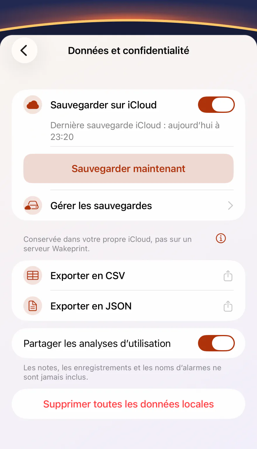 Les réglages Données et confidentialité de Wakeprint : « Sauvegarder sur iCloud » activé, « Conservée dans votre propre iCloud, pas sur un serveur Wakeprint. », « Exporter en CSV », « Exporter en JSON », « Partager les analyses d’utilisation » activé et « Supprimer toutes les données locales ».