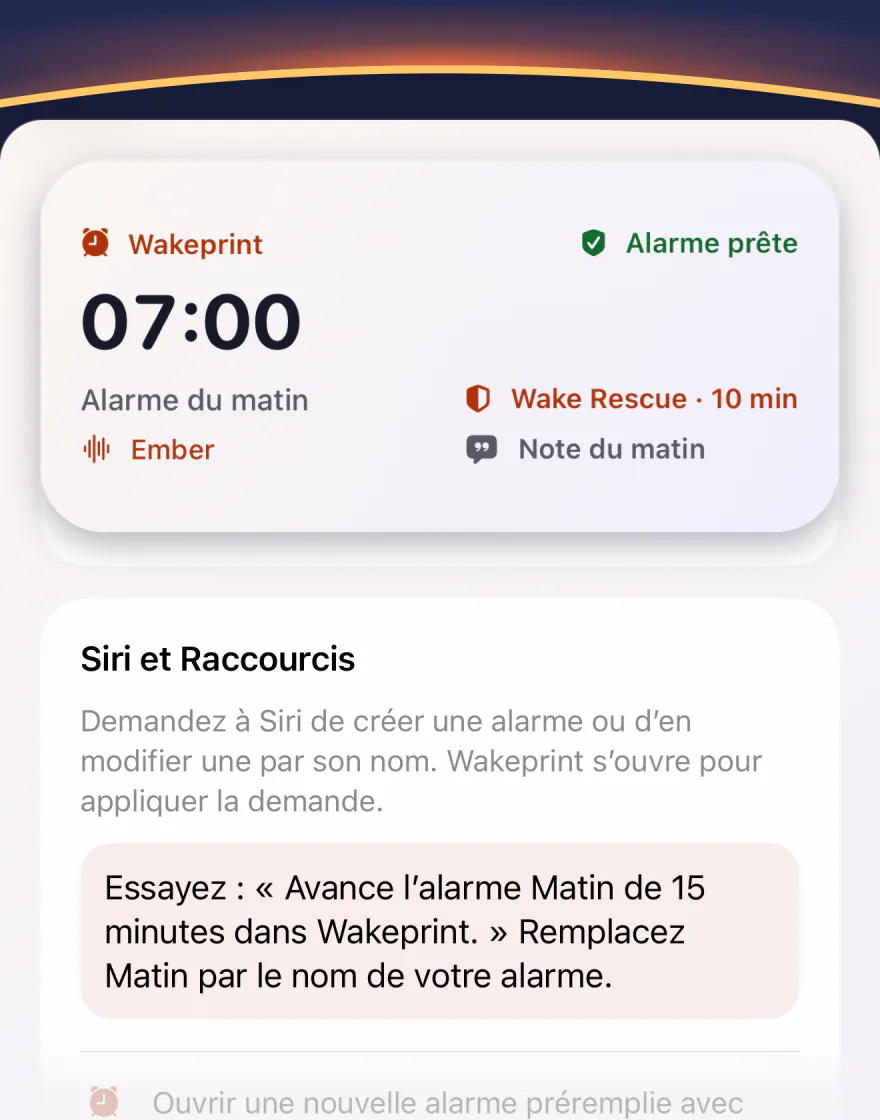 Le widget moyen de Wakeprint : l’Alarme du matin de 07:00 avec Ember, Wake Rescue et une Note du matin, « Alarme prête » ; dessous, le guide Siri et Raccourcis : « Avance l’alarme Matin de 15 minutes dans Wakeprint. »