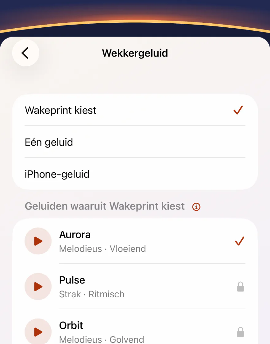 Het scherm Wekkergeluid van Wakeprint: ‘Wakeprint kiest’ geselecteerd, met ‘Eén geluid’ en ‘iPhone-geluid’, daarna ‘Geluiden waaruit Wakeprint kiest’: Aurora met een vinkje, Pulse vergrendeld.